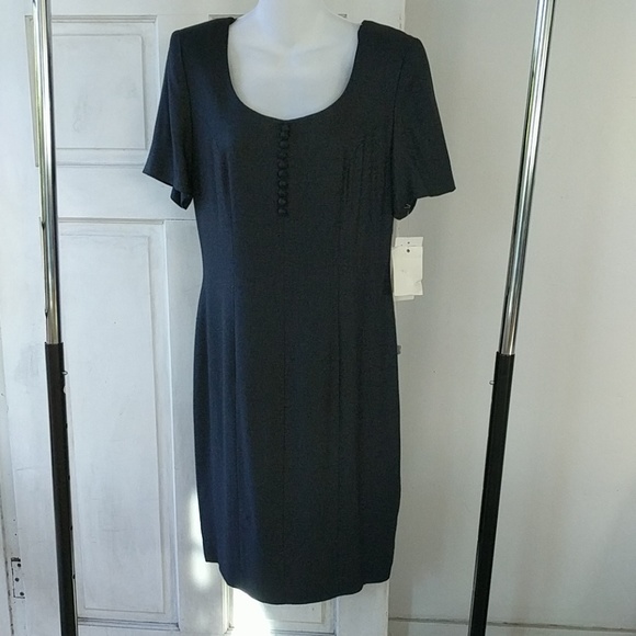 Black short sleeves dress - Picture 1 of 8